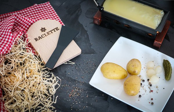 Raclette cheese for dinner: easy recipes and delicious pairings